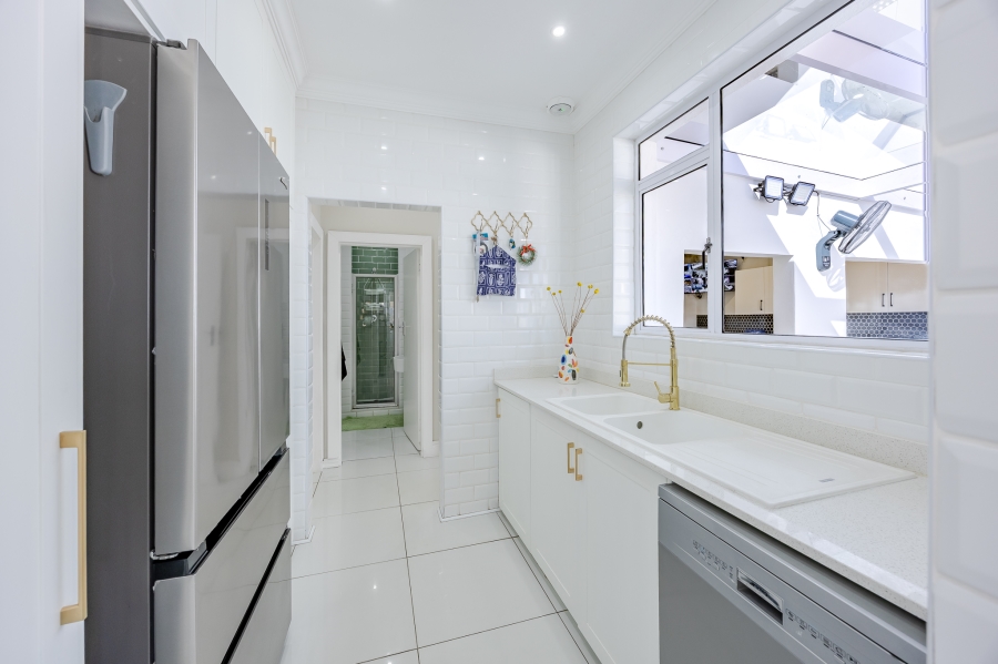 5 Bedroom Property for Sale in Milnerton Central Western Cape